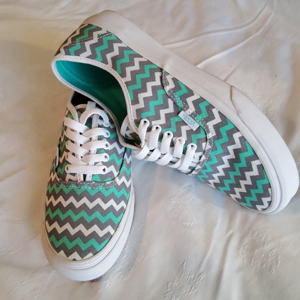 VANS White/Teal/Gray Chevron Unisex Sneakers